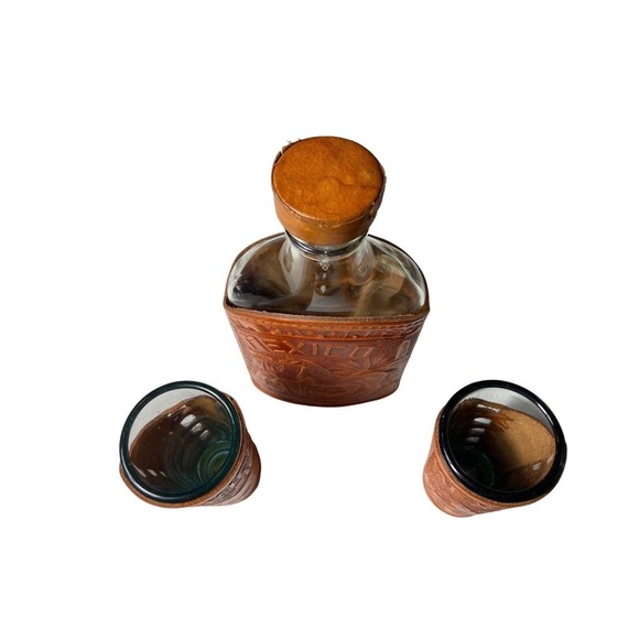 Mexico N. Progreso Hand Tooled Leather Flask Bottle And Two Shot Glasses - Picture 9 of 12
